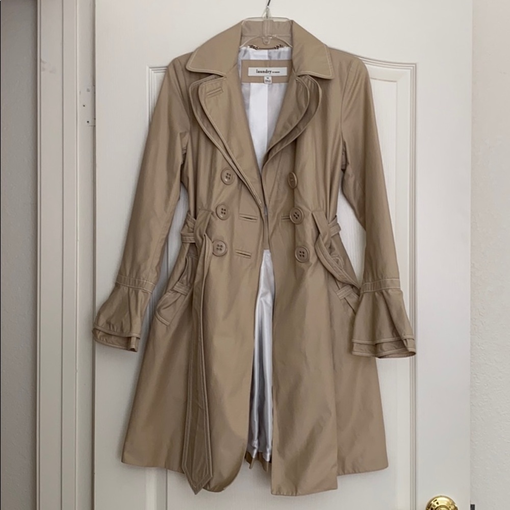 Laundry beige rain coat with bell sleeves, used.